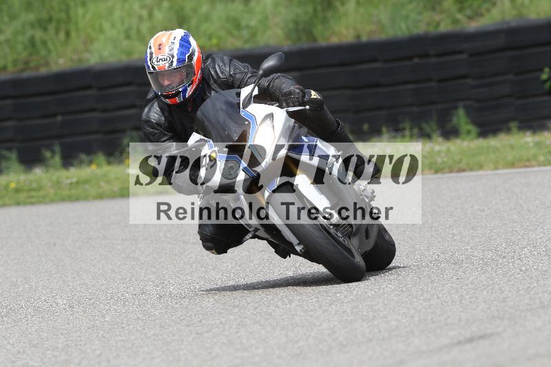 Archiv-2025/10 23.04.2025 Cornu Master School ADR/rot-rouge/49